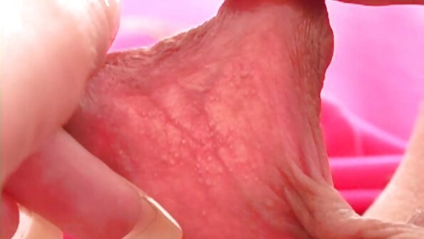 Amatør asiatisk babe får rosa lepper dekket med varm sperm