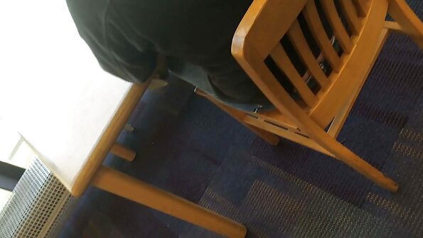 Angel Wicky tar en monster kuk i hennes stramme milf rasshøl